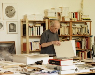 Franois Heaulm dans l'atelier. Photographie de Serge Briffaud